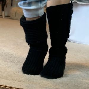 Black bear paw knit boots
